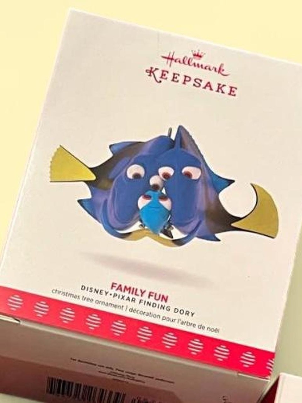 Hallmark Keepsake Finding Dory Blue and Yellow Family Fun Ornament